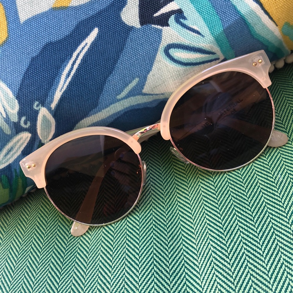 NIP Soft Pink Round Frame Sunglasses